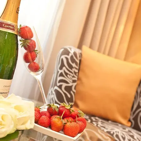 Sacher Hotel 4*